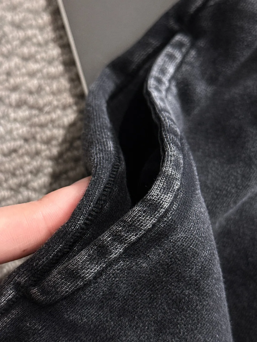 🅿️330 shipped next day. High-quality Stone Island/Stone Island 2025 spring and summer new elastic band casual solid color loose shorts. The hem of the trousers is stitched with two stitches. The stitching is fine and firm. The fabrics customized by the counter are highly breathable and comfortable. The details are impeccable. The design concept of brand elements reflects high quality. It feels delicate and soft! It presents a casual cut and the upper body shape is great! Size: S-XXL